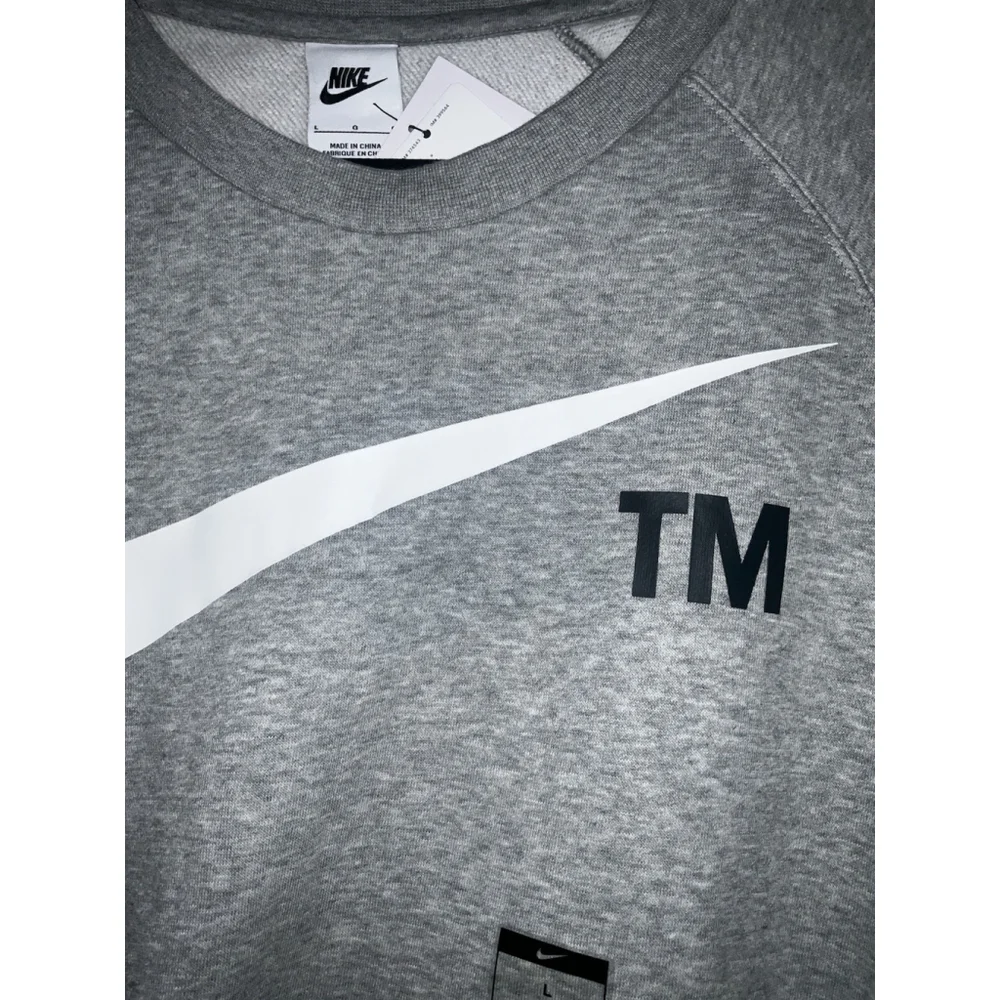 New Nike wrap around swoosh TM logo Crewneck sweatshirt grey DD5993-063 Large